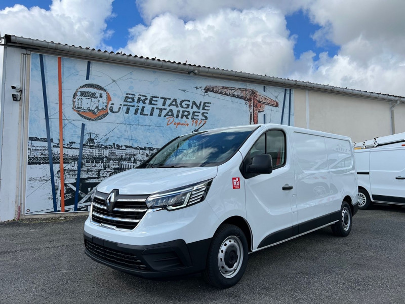Photo 6 de l'offre de RENAULT TRAFIC III FG BLANC L2H1 3T1 2.0 BLUE DCI 130CH RED EDITION à 33900€ chez Bretagne Utilitaires