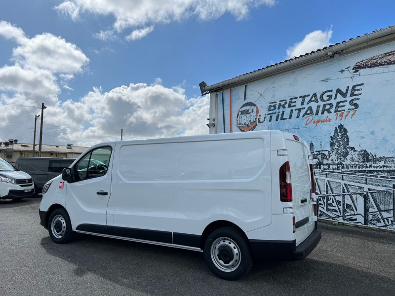 Photo 7 de l'offre de RENAULT TRAFIC III FG BLANC L2H1 3T1 2.0 BLUE DCI 130CH RED EDITION à 33900€ chez Bretagne Utilitaires