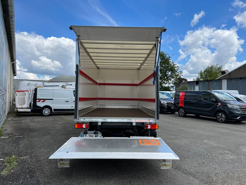 Photo 6 de l'offre de RENAULT MASTER III GRD VOL CAISSE 20 M3 + HAYON 750KG F3500 L3 2.3 DCI 145CH ENERGY à 38340€ chez Bretagne Utilitaires