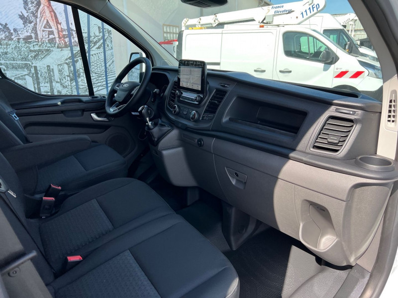 Photo 4 de l'offre de FORD TRANSIT CUSTOM BLANC 300 L2H1 2.0 ECOBLUE 130 TREND BUSINESS + OPTIONS à 35940€ chez Bretagne Utilitaires