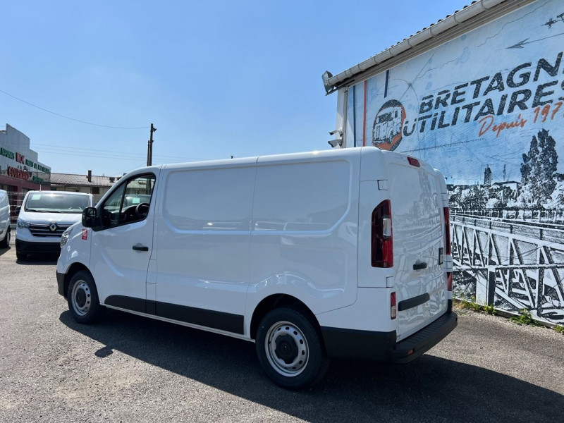 Photo 4 de l'offre de RENAULT TRAFIC III FG L1H1 3T 2.0 BLUE DCI 130CH RED EDITION à 33960€ chez Bretagne Utilitaires