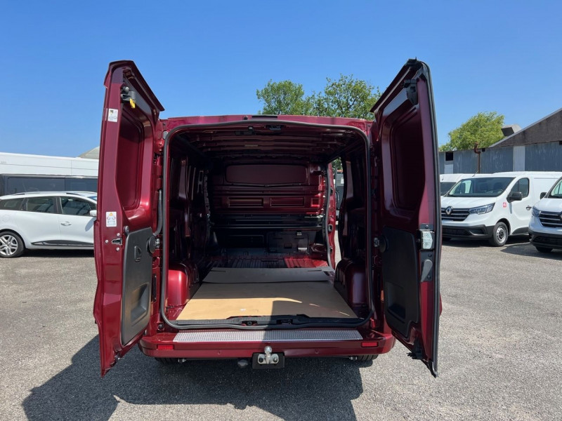 Photo 6 de l'offre de RENAULT TRAFIC III FG ROUGE L2H1 3T 2.0 BLUE DCI 170CH EDC EXCLUSIVE + OPTIONS à 43140€ chez Bretagne Utilitaires