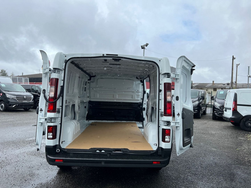 Photo 6 de l'offre de RENAULT TRAFIC III FG BLANC L2H1 3T1 2.0 BLUE DCI 130CH RED EDITION à 33540€ chez Bretagne Utilitaires
