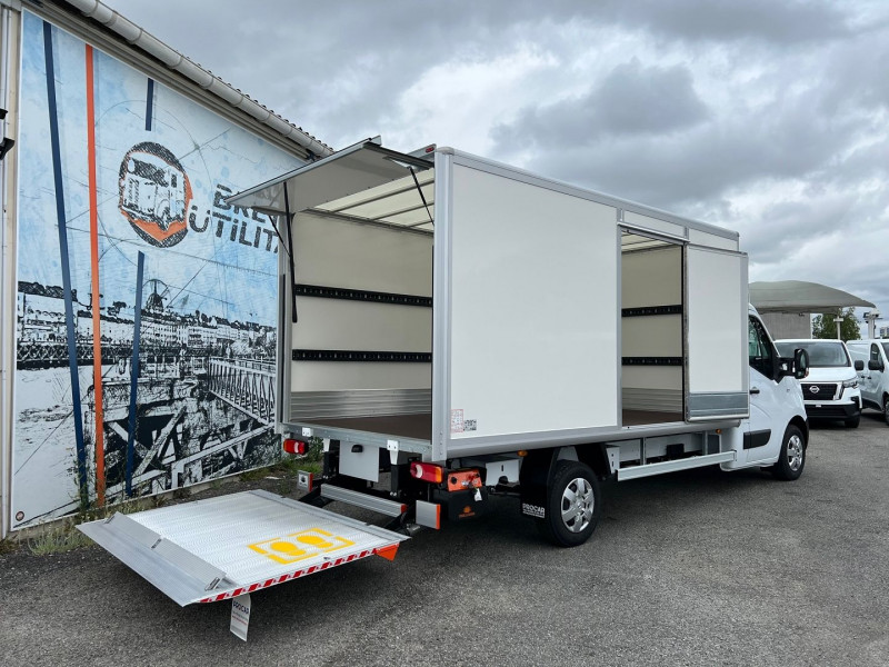 Photo Nissan INTERSTAR CCB CAISSE 17.4M3 HAYON L3 RS TRACTION 165CH ACENTA Diesel BLANC en vente chez Bretagne Utilitaires Nissan INTERSTAR CCB CAISSE 17.4M3 HAYON L3 RS TRACTION 165CH ACENTA Diesel BLANC Occasion à vendre