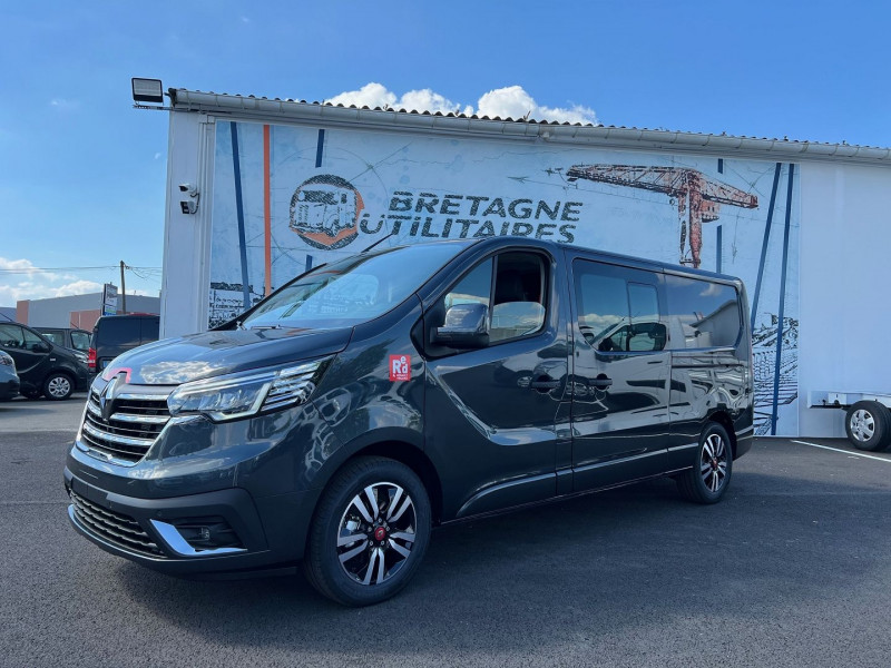 Photo 10 de l'offre de RENAULT TRAFIC III FG GRIS COMETE L2H1 DCI 170CH EDC EXCLUSIVE CAB APPRO 5 PL + OPTIONS à 47340€ chez Bretagne Utilitaires