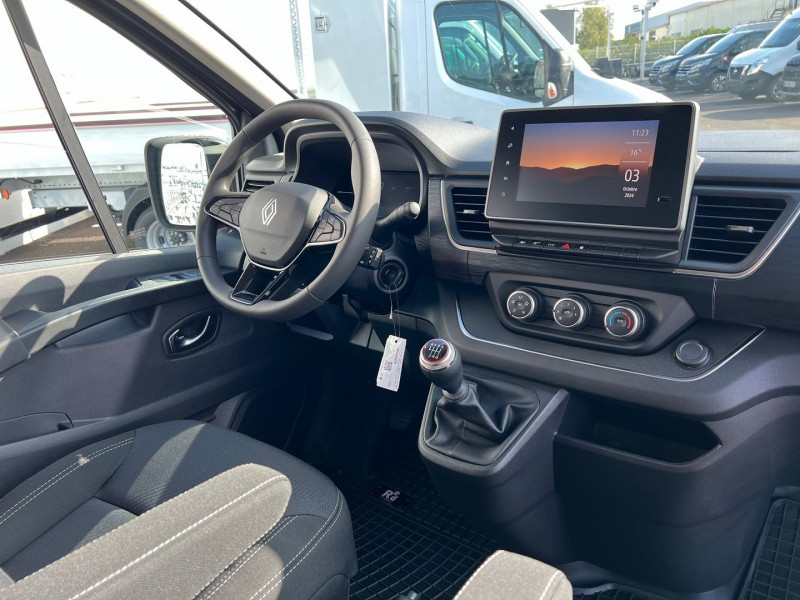 Photo 5 de l'offre de RENAULT TRAFIC COMBI 8 PLACES L2H1 150CH RED EDITION + OPTIONS à 42900€ chez Bretagne Utilitaires