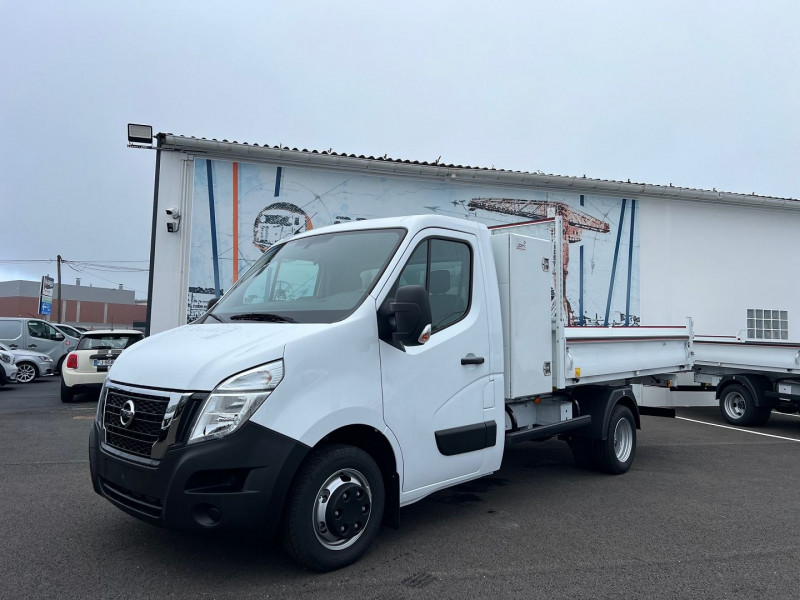 Photo 5 de l'offre de NISSAN INTERSTAR CCB BENNE + COFFRE + DOUBLE VANTAUX RJ 3T5 2.3 DCI 165 CV à 46500€ chez Bretagne Utilitaires