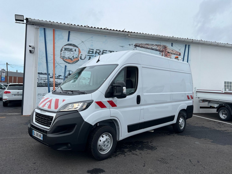 Photo 6 de l'offre de PEUGEOT BOXER L2H2 BLUEHDI 120CH PREMIUM + OPTIONS à 32340€ chez Bretagne Utilitaires