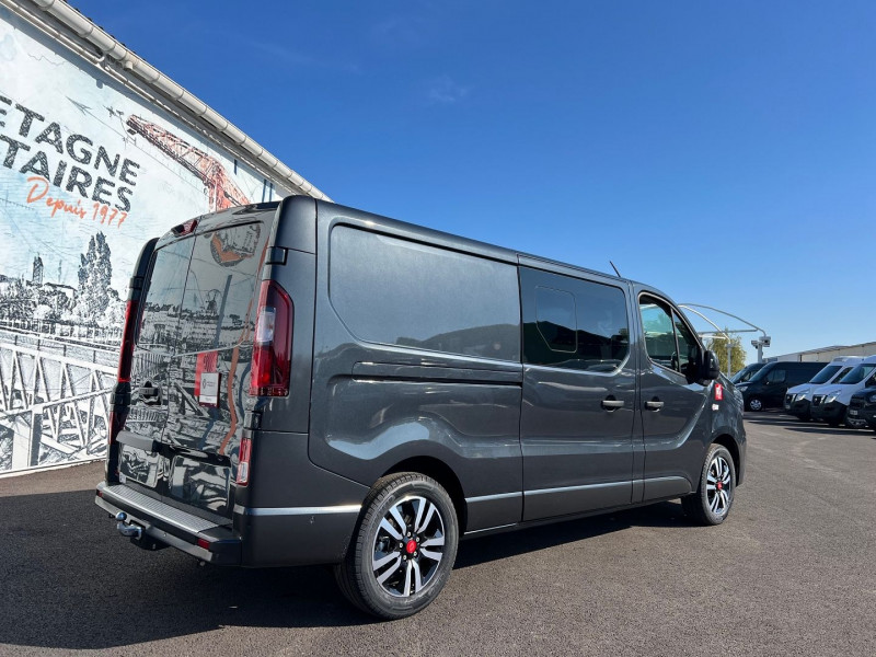 Photo 2 de l'offre de RENAULT TRAFIC III FG L2H1 DCI 170CH EDC EXCLUSIVE CAB APPRO 5 PL + OPTIONS à 47340€ chez Bretagne Utilitaires