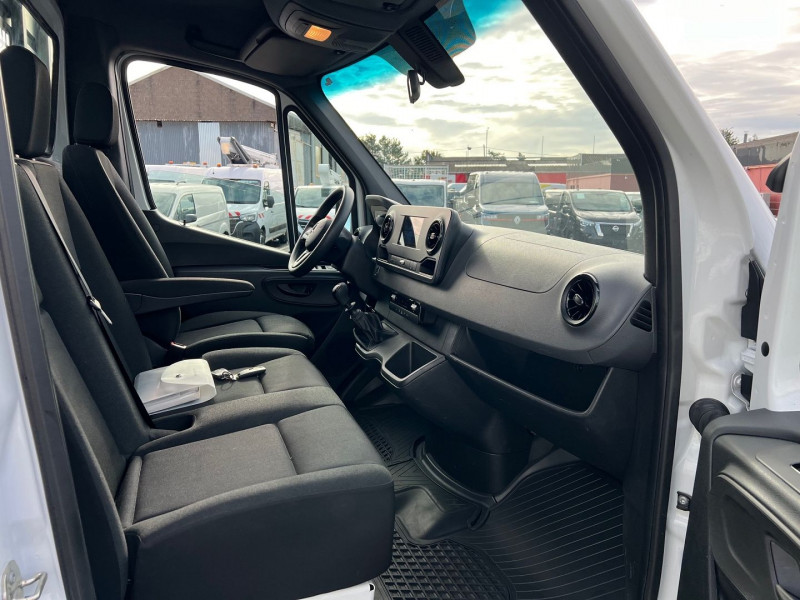 Photo 6 de l'offre de MERCEDES-BENZ SPRINTER CCB PLATEAU ALU 316 CDI 43 3T5 PROPULSION + OPTIONS à 32940€ chez Bretagne Utilitaires