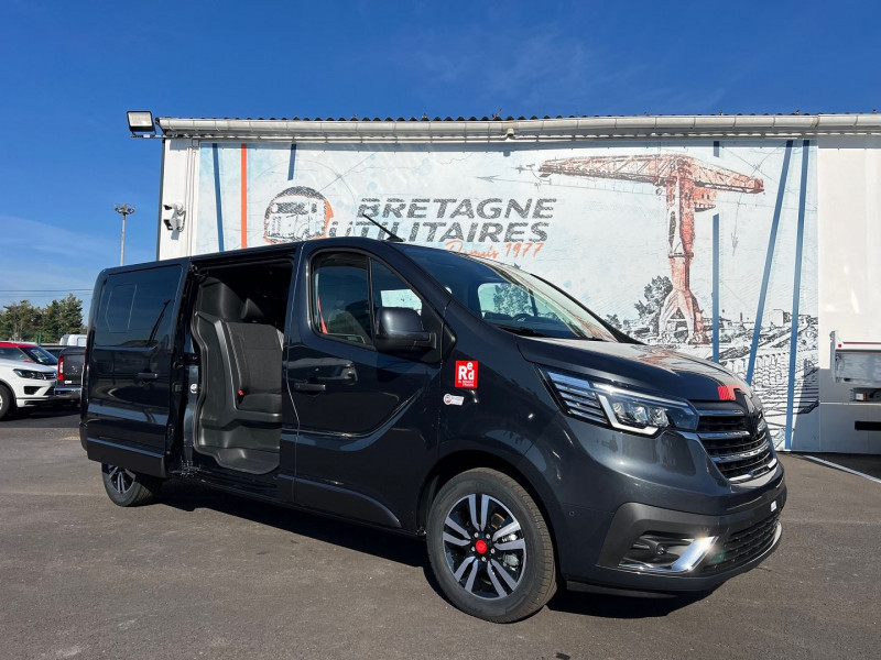 Photo 1 de l'offre de RENAULT TRAFIC III FG L2H1 DCI 170CH EDC EXCLUSIVE CAB APPRO 5 PL + OPTIONS à 47340€ chez Bretagne Utilitaires