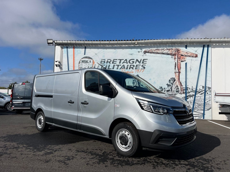 Photo 1 de l'offre de RENAULT TRAFIC III FG GRIS HIGHLAND L2H1 3T 2.0 BLUE DCI 130CH GRAND CONFORT à 31140€ chez Bretagne Utilitaires