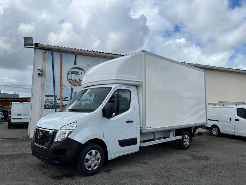 Photo 3 de l'offre de NISSAN INTERSTAR CCB CAISSE 22 M3 PROCAR + HAYON 1650 L3 3T5 2.3 DCI 165CH à 58740€ chez Bretagne Utilitaires