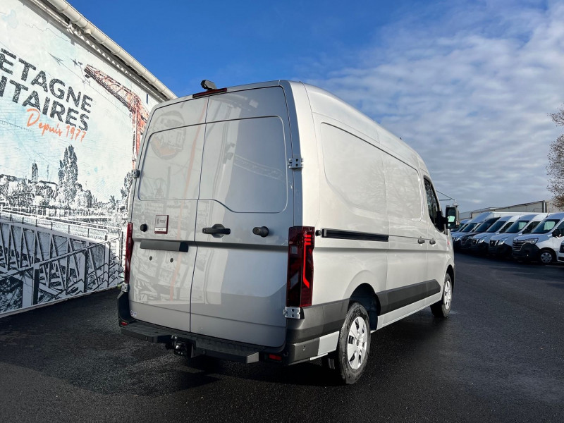 Photo 8 de l'offre de RENAULT MASTER IV FG F3500 L2H2 2.3 BLUE DCI 170CH RED EDITION + à 45540€ chez Bretagne Utilitaires