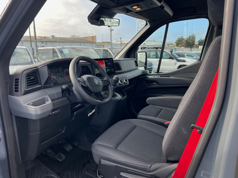 Photo 3 de l'offre de RENAULT MASTER IV CCB PLATEAU ALU 4M70 F3500 DCI 170CH RED EDITION + OPTIONS à 49950€ chez Bretagne Utilitaires