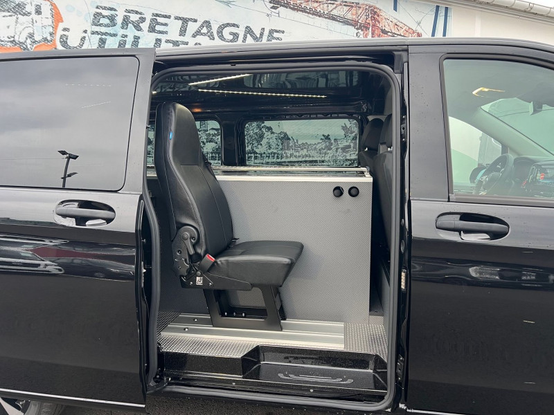 Photo 7 de l'offre de MERCEDES-BENZ VITO FG CORBILLARD EXTRA LONG 119 CDI 4X4 SELECT + OPTIONS à 107940€ chez Bretagne Utilitaires