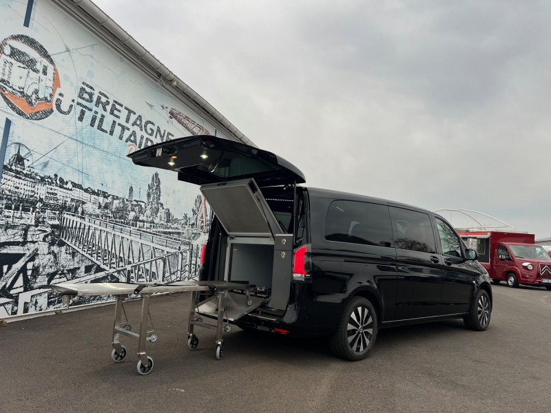 Photo 1 de l'offre de MERCEDES-BENZ VITO FG CORBILLARD EXTRA LONG 119 CDI 4X4 SELECT + OPTIONS à 107940€ chez Bretagne Utilitaires