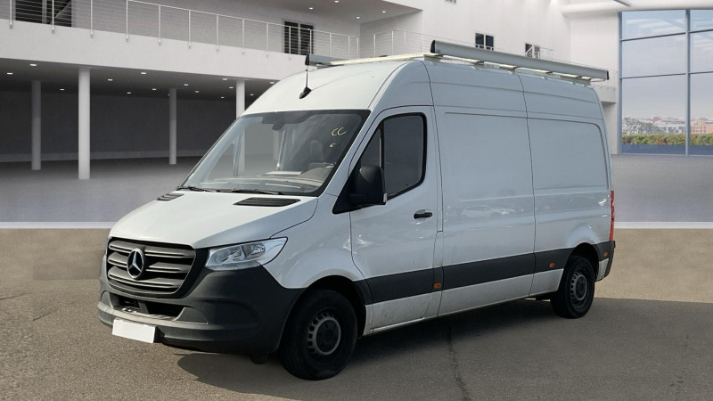 Photo 2 de l'offre de MERCEDES-BENZ SPRINTER FG 211 CDI 39 FIRST TRACTION + ATTELAGE + GALERIE à 26340€ chez Bretagne Utilitaires