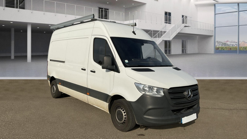 Photo 1 de l'offre de MERCEDES-BENZ SPRINTER FG 211 CDI 39 FIRST TRACTION + ATTELAGE + GALERIE à 26340€ chez Bretagne Utilitaires