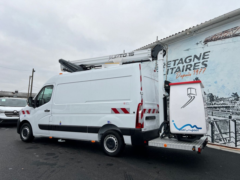 Photo 1 de l'offre de RENAULT MASTER L2H2 NACELLE K42P 15M + OPTIONS à 118740€ chez Bretagne Utilitaires