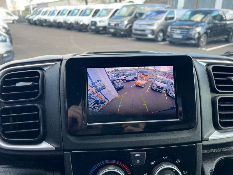 Photo 3 de l'offre de FIAT DUCATO FG 3.3 L2H2 - MH2 2.2 H3-POWER 140CH PACK NAV + ETAGERES à 20940€ chez Bretagne Utilitaires