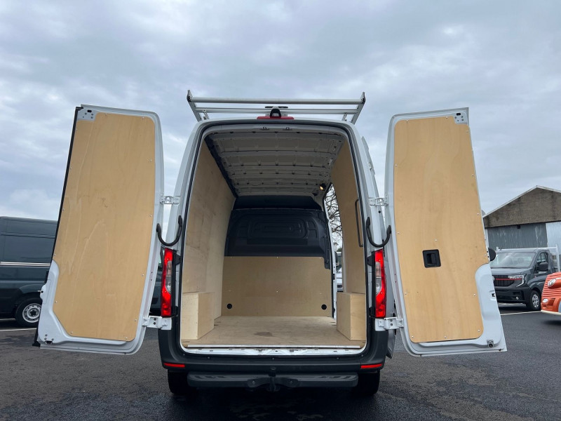 Photo 3 de l'offre de MERCEDES-BENZ SPRINTER FG 211 CDI 39 FIRST TRACTION + ATTELAGE + GALERIE à 26340€ chez Bretagne Utilitaires