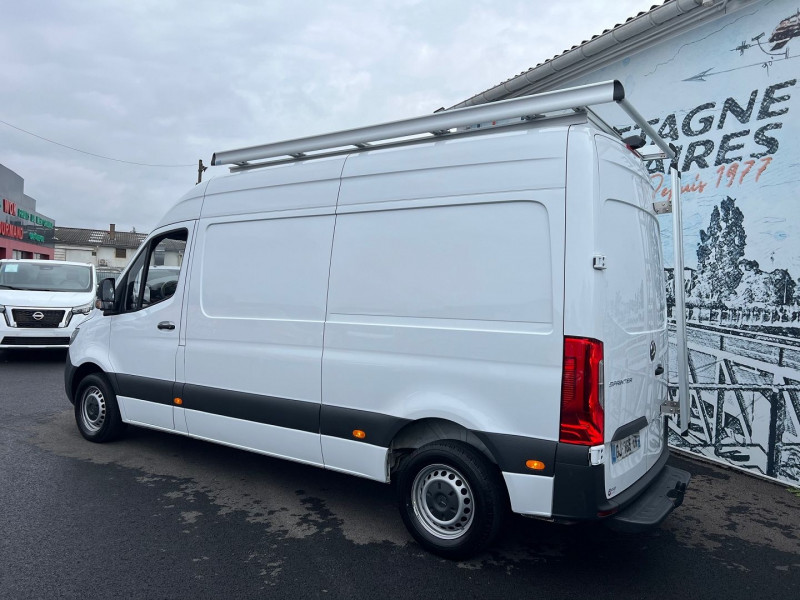 Photo 6 de l'offre de MERCEDES-BENZ SPRINTER FG 211 CDI 39 FIRST TRACTION + ATTELAGE + GALERIE à 26340€ chez Bretagne Utilitaires