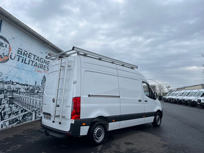 Photo 2 de l'offre de MERCEDES-BENZ SPRINTER FG 211 CDI 39 FIRST TRACTION + ATTELAGE + GALERIE à 26340€ chez Bretagne Utilitaires