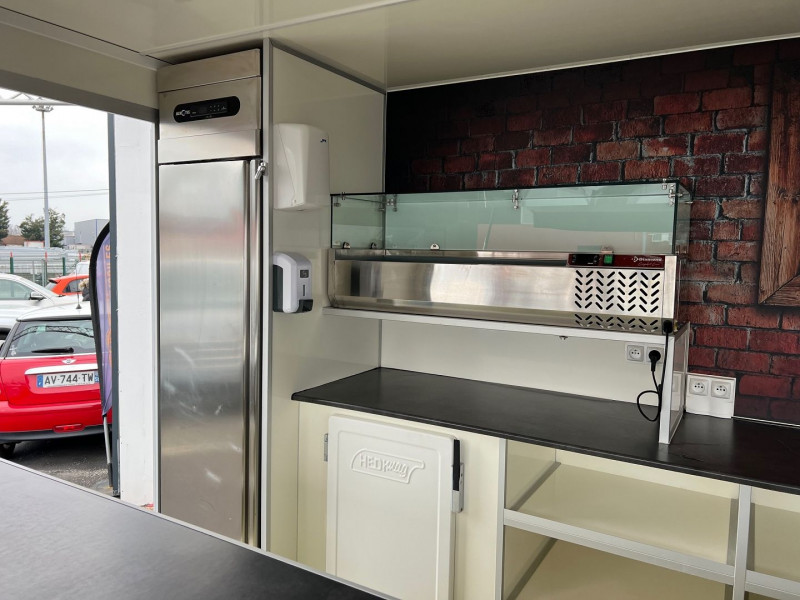 Photo 6 de l'offre de CITROEN JUMPER PLANCB CASELANI FOODTRUCK BLUEHDI 140 S&S CLUB + OPTIONS à 1€ chez Bretagne Utilitaires