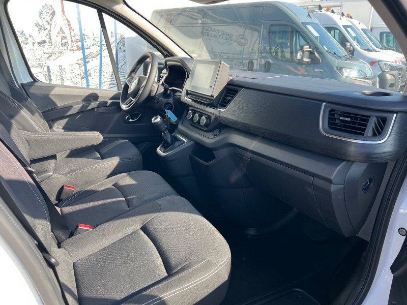 Photo 2 de l'offre de NISSAN PRIMASTAR FG NEW L1H1 2.0 DCI 130CH CARPLAY + ATTELAGE à 30540€ chez Bretagne Utilitaires
