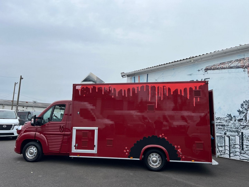 Photo 8 de l'offre de CITROEN JUMPER PLANCB CASELANI FOODTRUCK BLUEHDI 140 S&S CLUB + OPTIONS à 1€ chez Bretagne Utilitaires