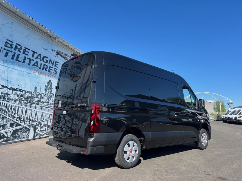 Photo 2 de l'offre de RENAULT MASTER IV FG F3500 L2H2 BVA9 170CH RED EDITION + OPTIONS à 47940€ chez Bretagne Utilitaires