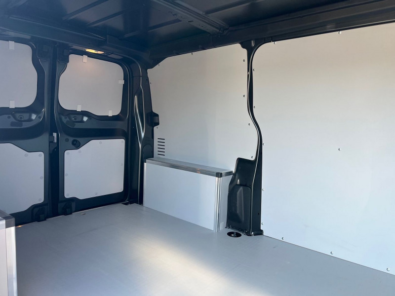 Photo 4 de l'offre de PEUGEOT EXPERT FG M 2.0 BLUEHDI 180CH S&S EAT8 + NBRES OPTIONS à 39540€ chez Bretagne Utilitaires
