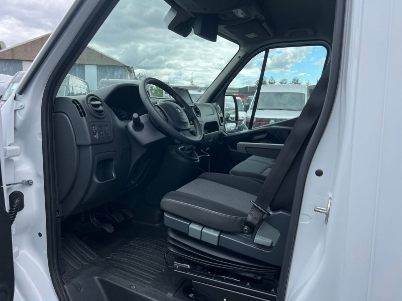 Photo 6 de l'offre de RENAULT MASTER HAYON ELEVATEUR F3500 L2H2 2.3 DCI 130CH GRAND CONFORT + OPTIONS à 23340€ chez Bretagne Utilitaires