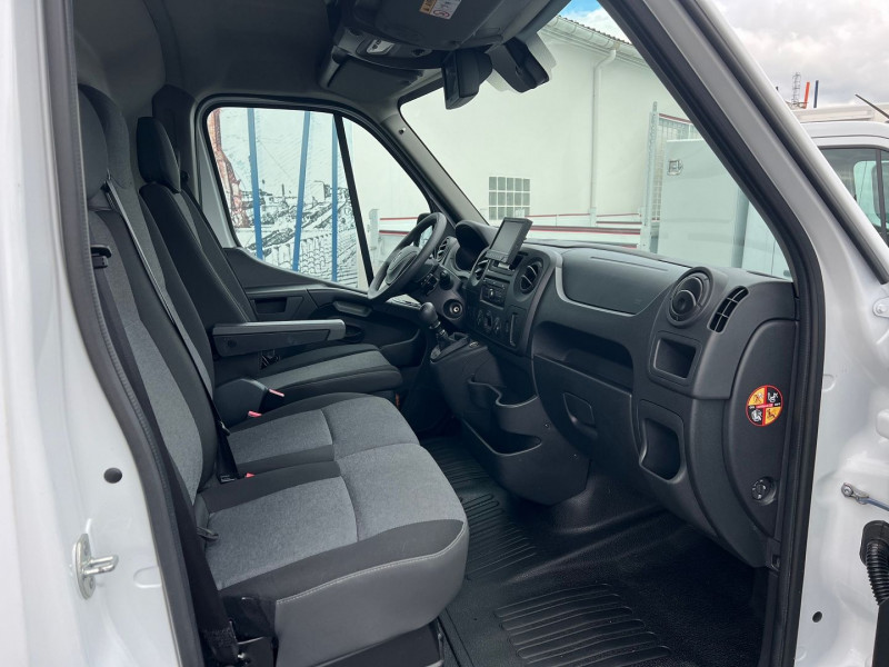 Photo 5 de l'offre de RENAULT MASTER HAYON ELEVATEUR F3500 L2H2 2.3 DCI 130CH GRAND CONFORT + OPTIONS à 23340€ chez Bretagne Utilitaires