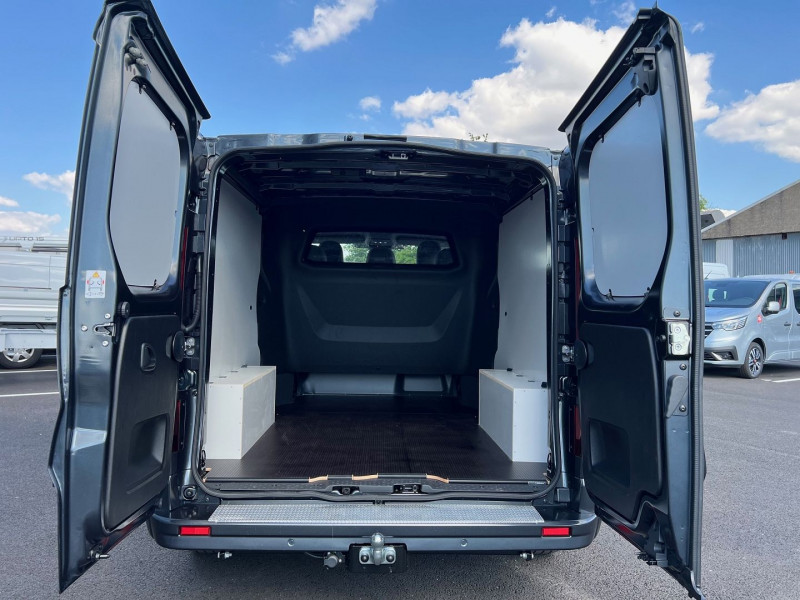 Photo 2 de l'offre de RENAULT TRAFIC III FG CAB APPRO 5 PLACES L2H1 DCI 170CH BVA9 EXCLUSIVE + OPTIONS à 47340€ chez Bretagne Utilitaires