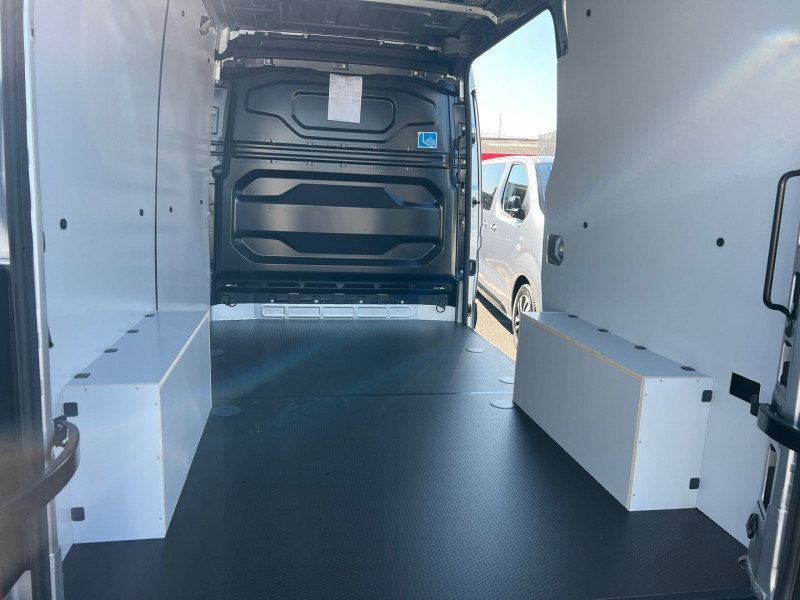 Photo 3 de l'offre de RENAULT MASTER IV FG F3500 L2H2 2.0 BLUE DCI 170CH EXTRA + NBRES OPTIONS à 39900€ chez Bretagne Utilitaires
