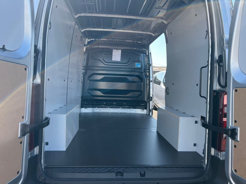 Photo 3 de l'offre de RENAULT MASTER IV FG F3500 L3H2 2.0 BLUE DCI 170CH EXTRA + NBRES OPTIONS à 40740€ chez Bretagne Utilitaires