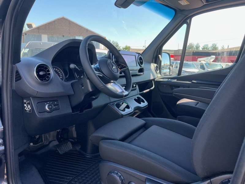 Photo 3 de l'offre de MERCEDES-BENZ SPRINTER 4X4 319 CDI 37S 3T5 SELECT 9G-TRONIC + OPTIONS à 79920€ chez Bretagne Utilitaires