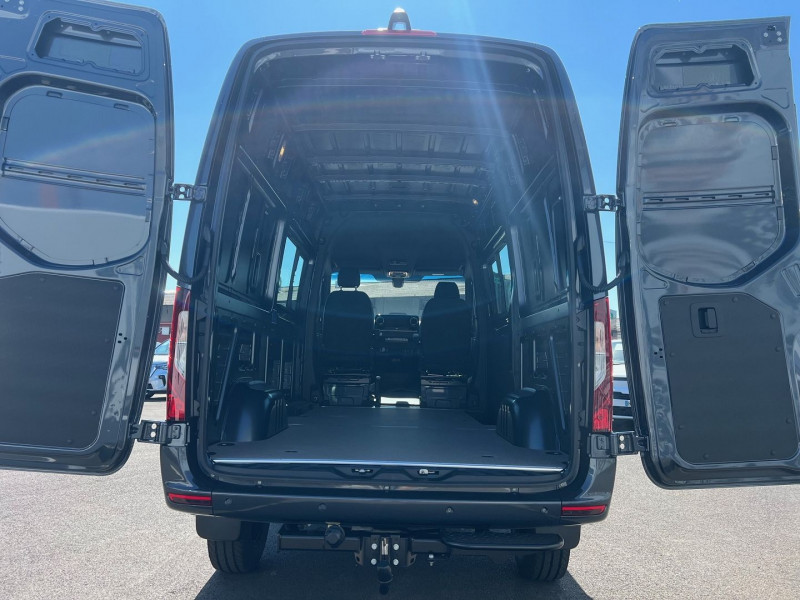 Photo 6 de l'offre de MERCEDES-BENZ SPRINTER 4X4 319 CDI 37S 3T5 SELECT 9G-TRONIC + OPTIONS à 79920€ chez Bretagne Utilitaires