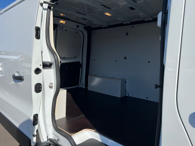 Photo 6 de l'offre de NISSAN PRIMASTAR FG NEW L1H1 2.0 DCI 130CH CARPLAY + KIT BOIS à 30540€ chez Bretagne Utilitaires