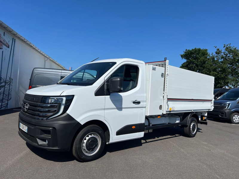 Nissan INTERSTAR CCB BENNE JPM PAYSAGISTE + COFFRE L3H1 3T5 2.0 DCI 150CH N-CONNECTA Diesel BLANC Occasion à vendre