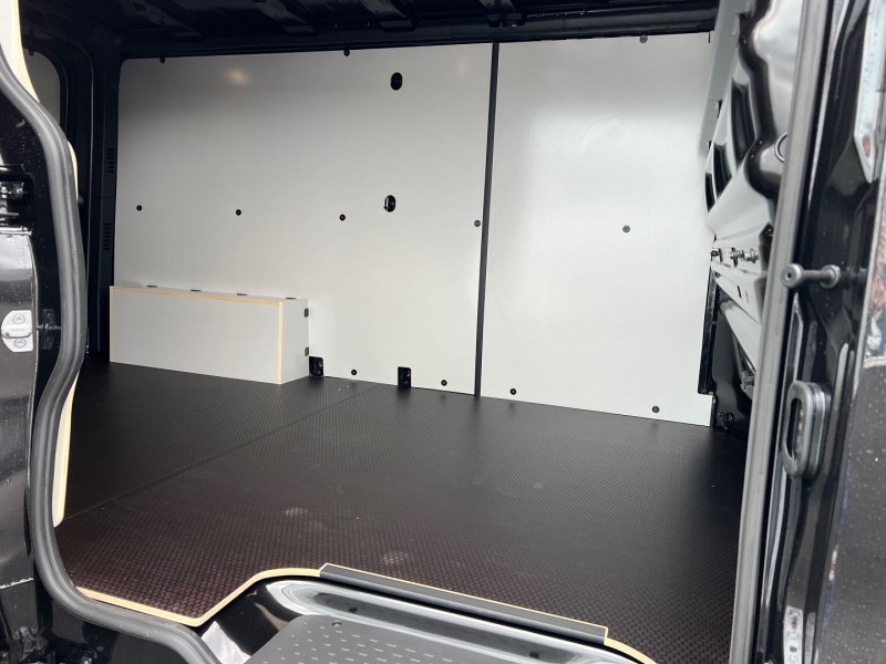 Photo 4 de l'offre de RENAULT TRAFIC COMETE 3T L2H1 170 CV BVA9 EXCLUSIVE + OPTIONS à 43140€ chez Bretagne Utilitaires
