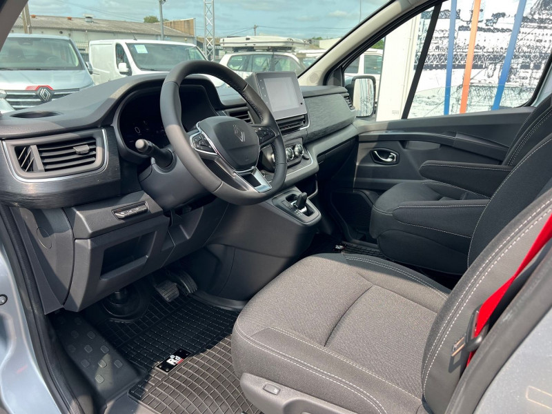 Photo 4 de l'offre de RENAULT TRAFIC NEW 5 PLACES BVA9 170 CV L2H1 EXCLUSIVE + OPTIONS à 46740€ chez Bretagne Utilitaires