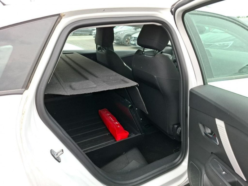 Photo 7 de l'offre de CITROEN C4 STE 1.5 BLUEHDI 130CH FEEL NAV BUSINESS R EAT8 à 17880€ chez Bretagne Utilitaires