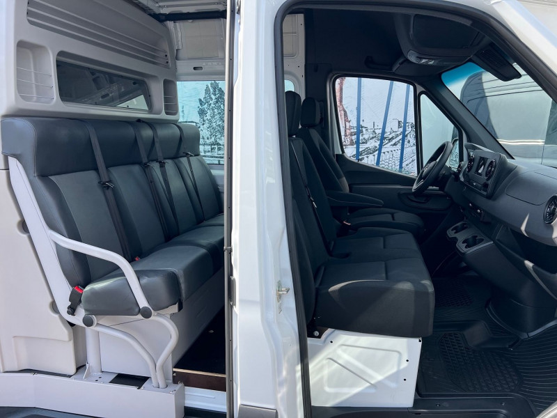 Photo 2 de l'offre de MERCEDES-BENZ SPRINTER FG 317 CDI 43 3T5 PRO 9G-TRONIC DOUBLE CABINE 7 PLACES à 40740€ chez Bretagne Utilitaires