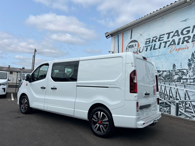 Photo 4 de l'offre de RENAULT TRAFIC NEW 5 PLACES BVA9 170 CV L2H1 EXCLUSIVE + OPTIONS à 46200€ chez Bretagne Utilitaires