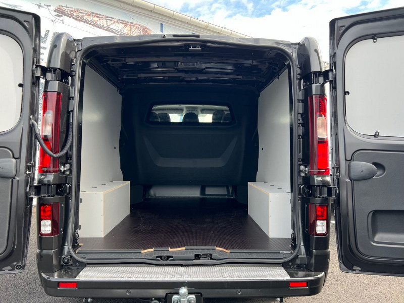 Photo 4 de l'offre de RENAULT TRAFIC NEW 5 PLACES BVA9 170 CV L2H1 EXCLUSIVE + OPTIONS à 46740€ chez Bretagne Utilitaires