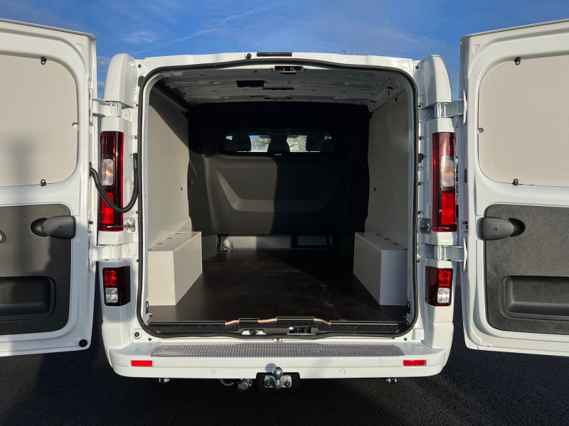 Photo 2 de l'offre de RENAULT TRAFIC NEW 5 PLACES BVA9 170 CV L2H1 EXCLUSIVE + OPTIONS à 46200€ chez Bretagne Utilitaires
