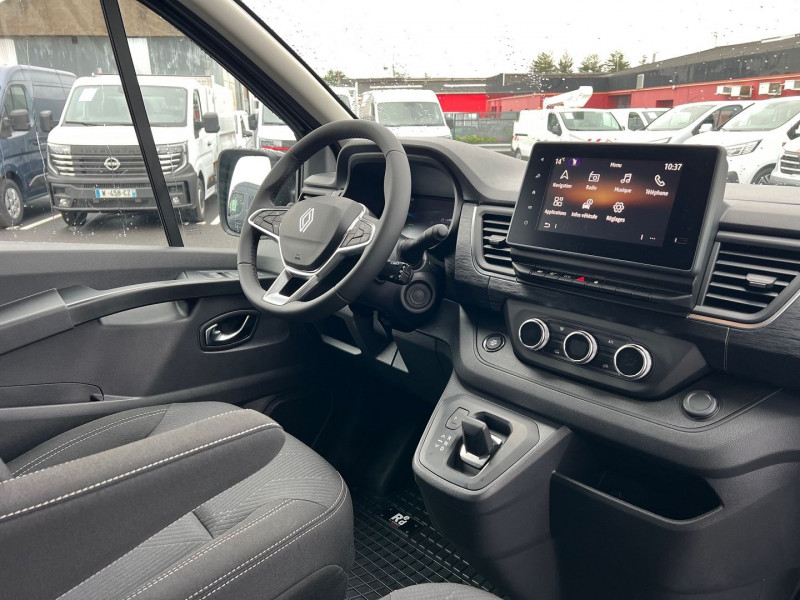 Photo 6 de l'offre de RENAULT TRAFIC NOIR 3T L2H1 170 CV BVA9 EXCLUSIVE + OPTIONS à 43140€ chez Bretagne Utilitaires